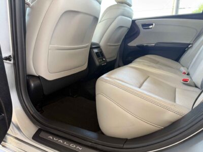 2016 Toyota Avalon XLE LOW MILES!