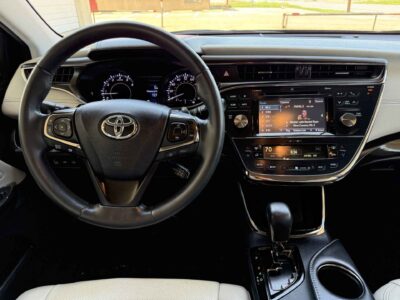 2016 Toyota Avalon XLE LOW MILES!