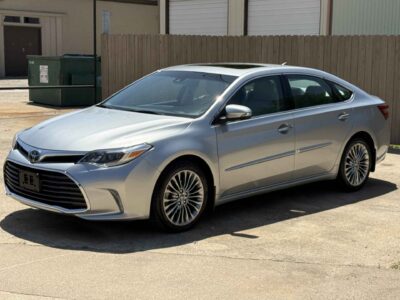2016 Toyota Avalon XLE LOW MILES!