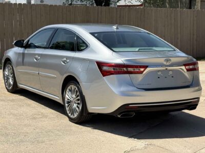 2016 Toyota Avalon XLE LOW MILES!
