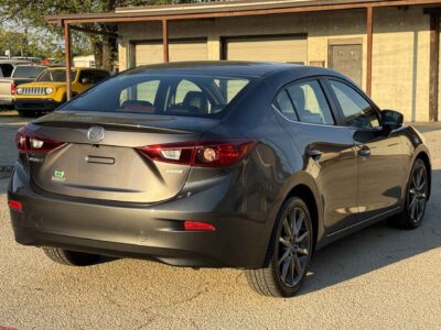 2018 Mazda MAZDA3 Touring