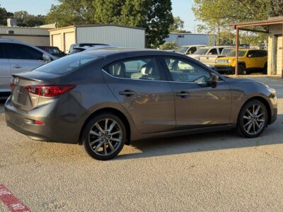 2018 Mazda MAZDA3 Touring